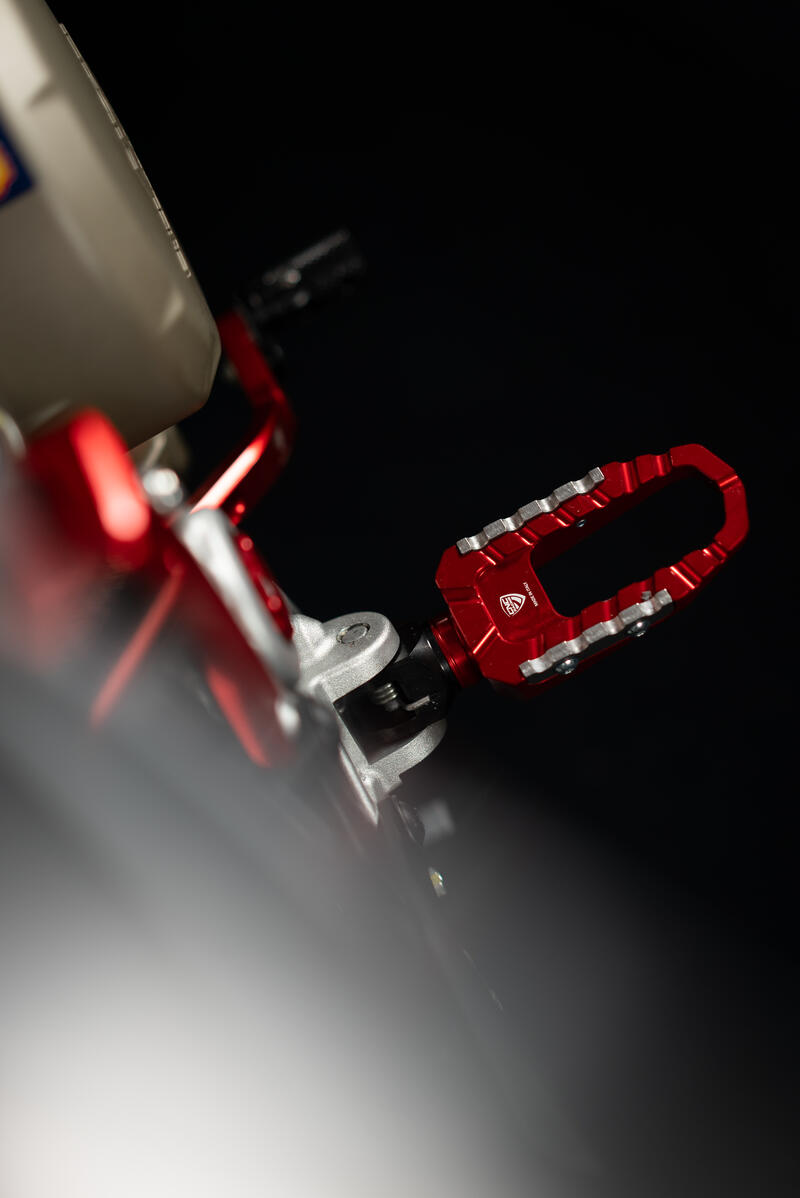 Footpegs kit TOURING - driver
